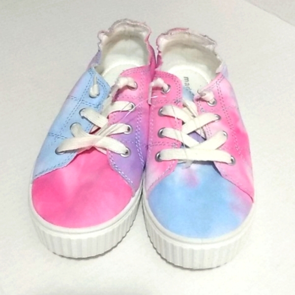 MADDEN GIRL TIE DYED SNEAKERS SIZE 6 NWOT - Picture 1 of 9